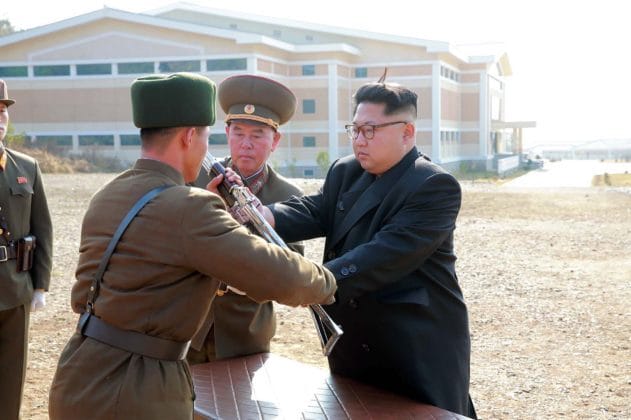 This undated picture released from North Korea's official Korean Central News Agency (KCNA) on November 4, 2016 shows North Korean leader Kim Jong-Un (C) inspecting a special operation battalion under the Korean People's Army (KPA) Unit 525 at an undisclosed location.  REPUBLIC OF KOREA OUT    / AFP PHOTO / KCNA / KCNA