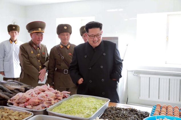 This undated picture released from North Korea's official Korean Central News Agency (KCNA) on November 4, 2016 shows North Korean leader Kim Jong-Un (R) inspecting a special operation battalion under the Korean People's Army (KPA) Unit 525 at an undisclosed location.        REPUBLIC OF KOREA OUT    / AFP PHOTO / KCNA / KCNA