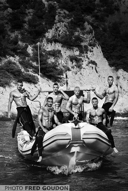 le-calendrier-des-pompiers-2017-photo-et-copyright-fred-goudon-editions-flammarions-avec-les-pompiers-sans-frontieres-6