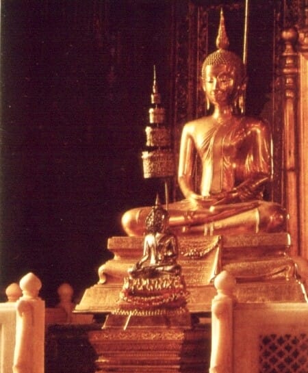 เที่ยววัดพระแก้วในวันหยุด