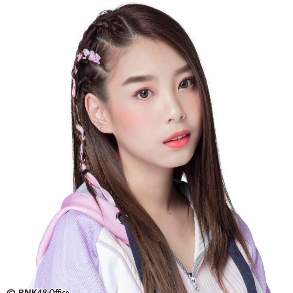 แก้ว BNK48