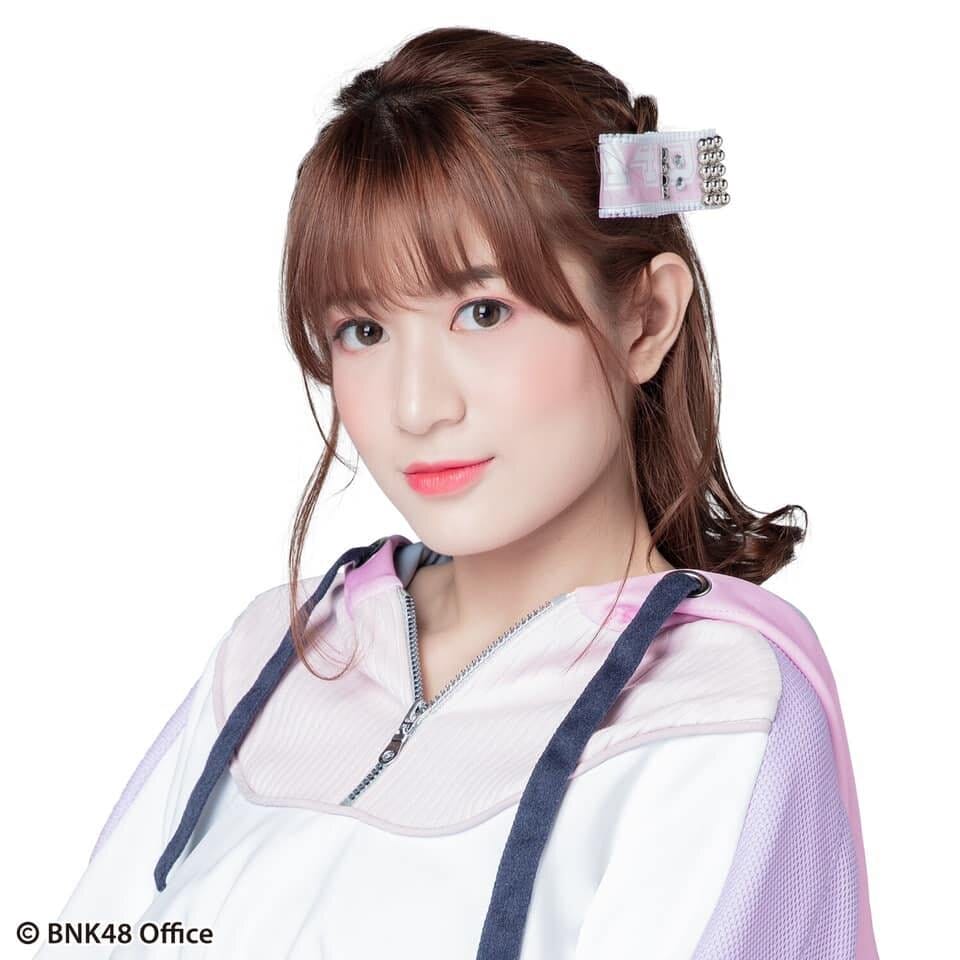 นิ้ง BNK48